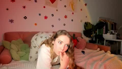 Snapshot of thisisamelia chatting on September 12, 4:42 pm Amelia  shows on mondays fridays and sundays  if anything changes im giving updates on my fansly  online show from September 12, 4:42 pm