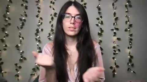 thistlefernsby online show from November 11, 3:42 am