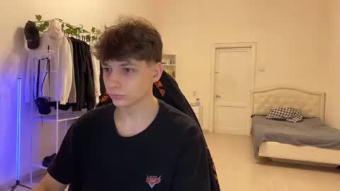 Thomas Hill online show from November 28, 7:21 pm