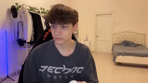 Thomas Hill online show from November 19, 8:07 pm