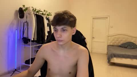 Thomas Hill online show from December 3, 8:42 pm