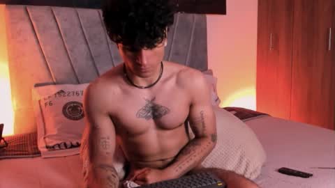 Snapshot of thomas_fit1 chatting on October 21, 4:28 am Thomas 3 JUST STAY AND BE MY LAST LOVE online show from October 21, 4:28 am
