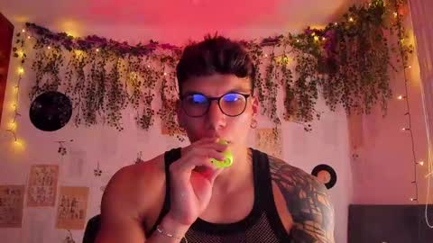 Snapshot of thomas_fuckboy chatting on February 14, 1:34 am Thomas Grey online show from February 14, 1:34 am
