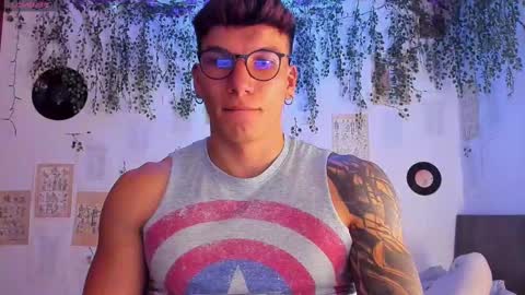Snapshot of thomas_fuckboy chatting on February 10, 11:45 pm Thomas Grey online show from February 10, 11:45 pm