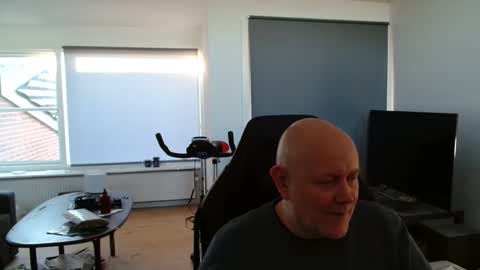 thomash32 online show from November 21, 1:09 pm