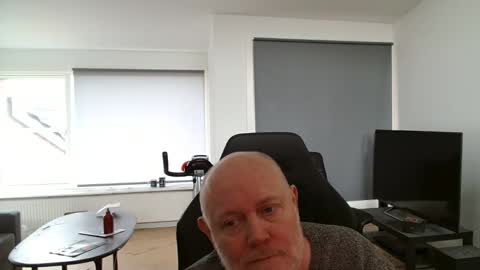 Snapshot of thomash32 chatting on October 21, 11:26 am thomash32 online show from October 21, 11:26 am