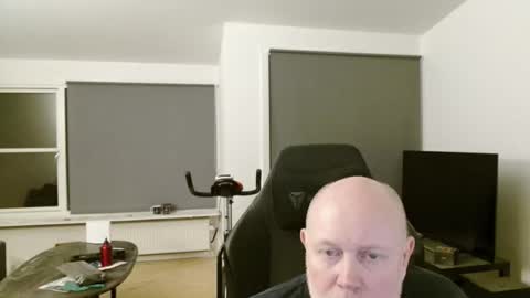 thomash32 online show from November 10, 9:50 pm