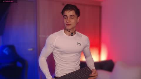 Thom Klein online show from November 24, 9:08 am