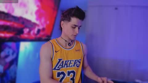 Thom Klein online show from November 21, 9:18 am