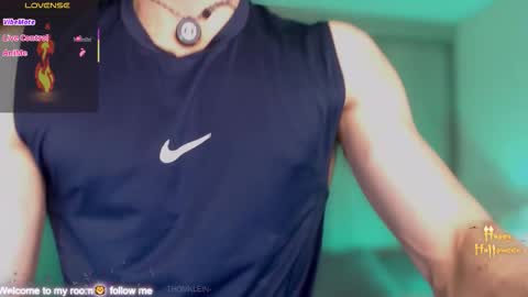 Snapshot of thomklein chatting on October 4, 6:49 pm Thom Klein online show from October 4, 6:49 pm