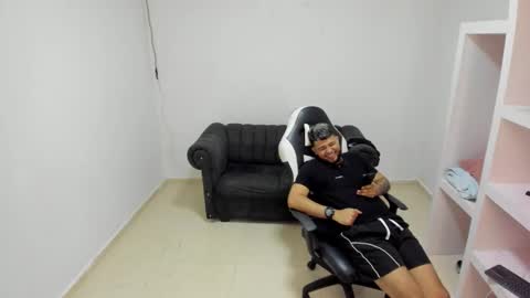 thomson_hot01 online show from February 15, 7:51 am