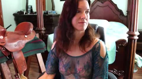 ThornburyRose online show from November 29, 7:10 pm