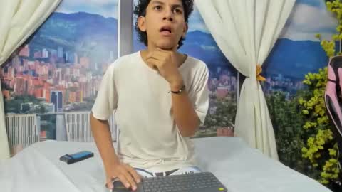 threesinss online show from January 16, 4:54 am