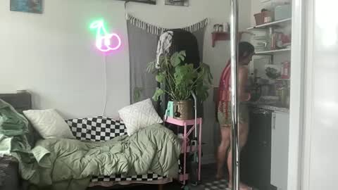 Snapshot of throatyygoat chatting on October 1, 4:39 pm throatyygoat online show from October 1, 4:39 pm