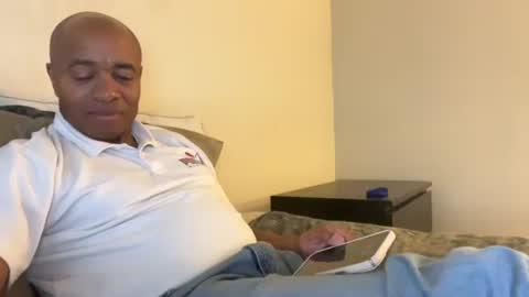 Snapshot of throbbingxxx chatting on October 16, 12:10 am austin xzandros online show from October 16, 12:10 am