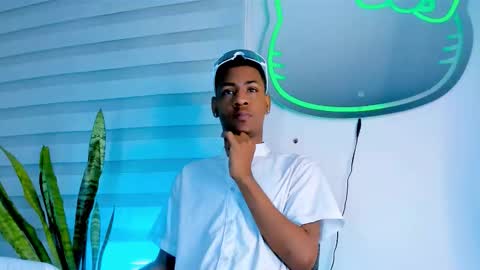 tiago_xxx_ online show from November 8, 11:41 pm