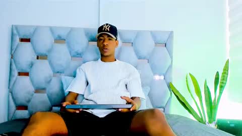 tiago_xxx_ online show from October 27, 9:15 pm