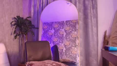   online show from June 8, 3:40 am