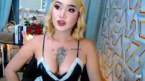 tiarrafoxs online show from March 16, 8:18 am