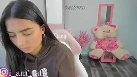 Snapshot of tifany_tay2 chatting on March 7, 4:34 am hey am julietha online show from March 7, 4:34 am