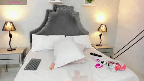 Snapshot of tifanytaylor1_ chatting on December 14, 6:46 am TIFF online show from December 14, 6:46 am