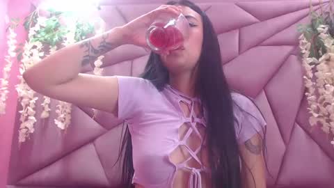 Snapshot of tiffani_hott_ chatting on February 11, 5:58 am TIFANI online show from February 11, 5:58 am