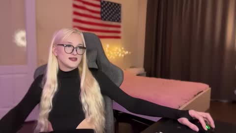 Amira online show from December 16, 9:26 am