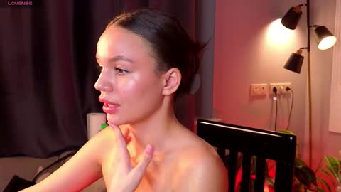 Tiffany online show from December 14, 11:49 am