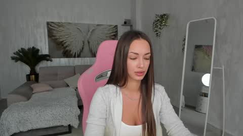 Tiffany Houston online show from February 21, 8:06 am