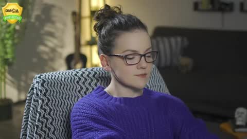 tiffanyriox online show from April 1, 11:45 pm