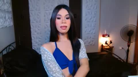 Snapshot of tiffanythebigcock chatting on October 19, 10:31 am tiffanythebigcock online show from October 19, 10:31 am