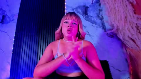 tiffanyy_deluxe online show from March 14, 6:01 pm