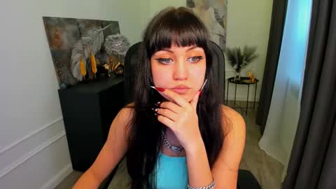 tiffanyyoun online show from March 22, 11:36 am