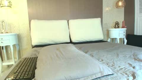 T I F F A N Y online show from October 14, 8:56 pm