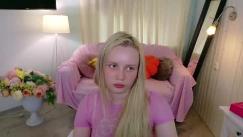 tinasiner online show from August 1, 2:18 pm
