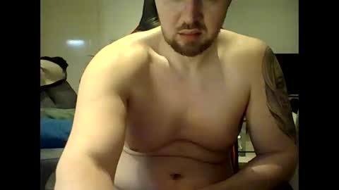 Snapshot of tinstranger33 chatting on December 12, 3:32 am tinstranger33 online show from December 12, 3:32 am