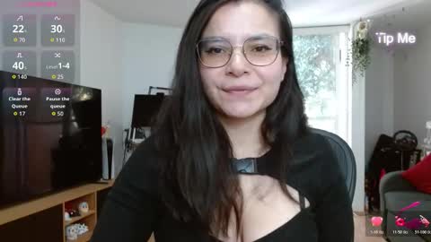 Tiny Caroline online show from January 6, 9:30 pm