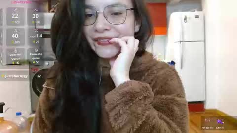 Tiny Caroline online show from January 15, 8:05 pm