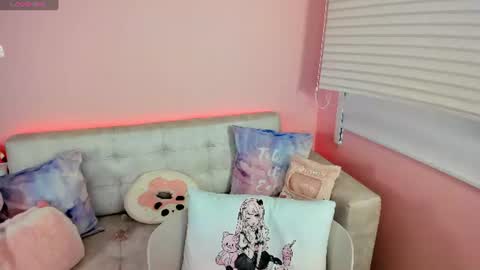 tiny_cora online show from June 12, 4:39 pm