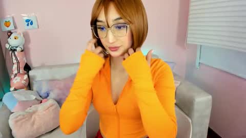 tiny_cora online show from November 2, 4:40 pm