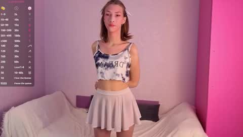 Snapshot of tiny_lilyy chatting on October 8, 10:21 am Lily online show from October 8, 10:21 am