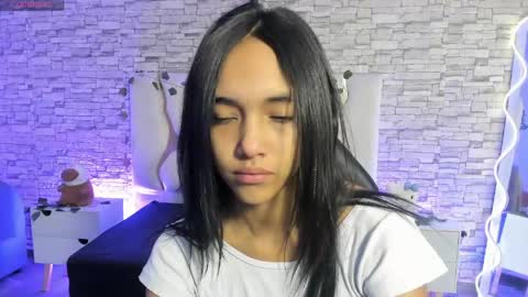 tiny_tay online show from April 18, 11:34 am