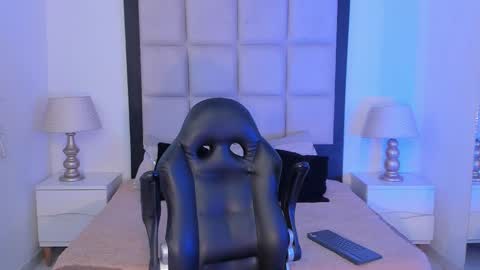 Thomm  Independent Model online show from February 6, 6:39 am