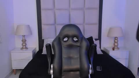 Thomm  Independent Model online show from February 21, 7:33 am