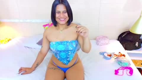 tiny_whore18 online show from July 26, 7:39 am