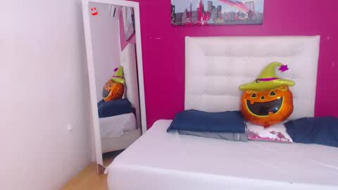 tiny_whore18 online show from November 15, 10:17 am