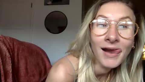 tinyandtatted420 online show from November 25, 8:40 pm