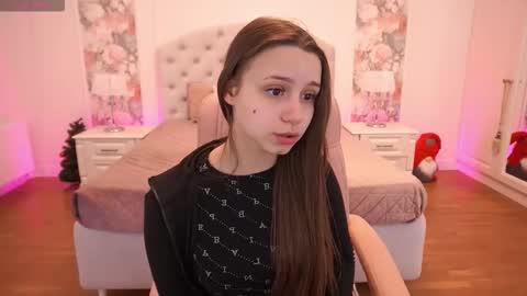 tinynataliee online show from January 18, 2:26 pm