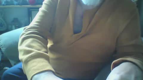 tittyloverr69 online show from December 12, 4:43 pm