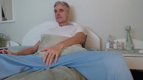 Daniel Bisexual uncut 20cm online show from January 18, 2:33 pm